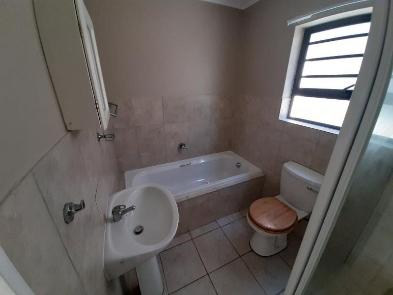 To Let 2 Bedroom Property for Rent in Burgundy Estate Western Cape